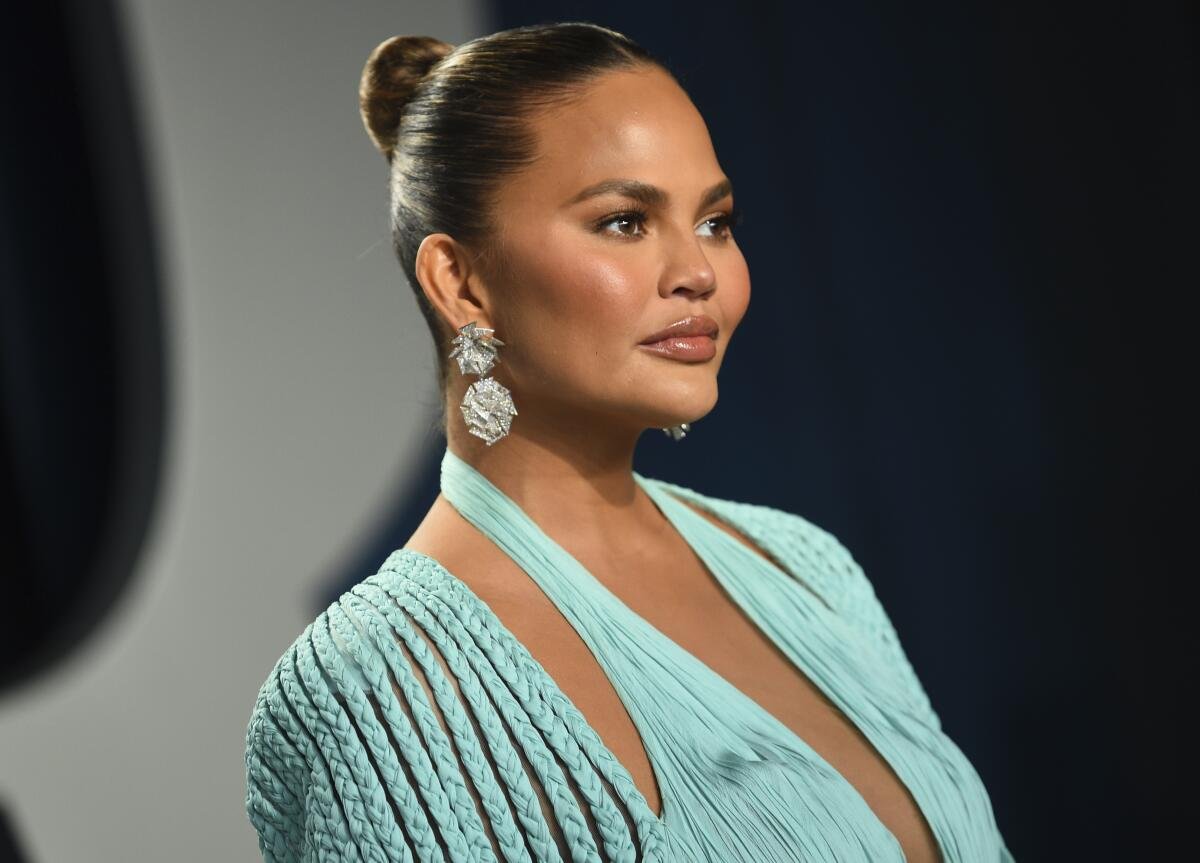 Chrissy Teigen Net Worth Biographies Are Us