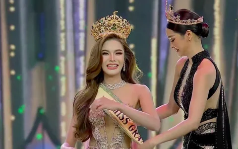 Thaweeporn during her crowning