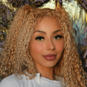 Who Is Stunning Model Mia Sorety? Biography, Age and Net Worth