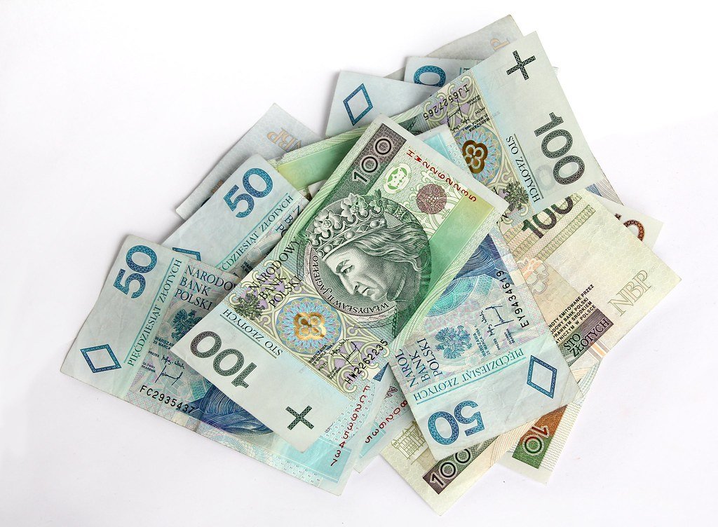 How Is Celebrity Net Worth Calculated? A Complete Guide